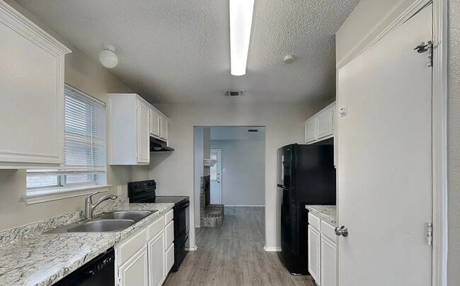 Building Photo - Spacious, Stylish, and Simply Perfect  3-Bedroom Home