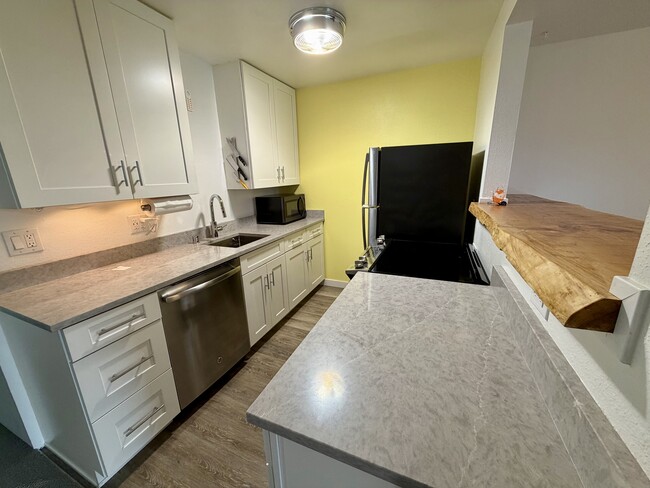 Building Photo - 22985 Marine View Dr S