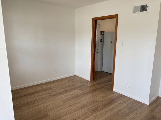 Building Photo - 3980 Renwal St