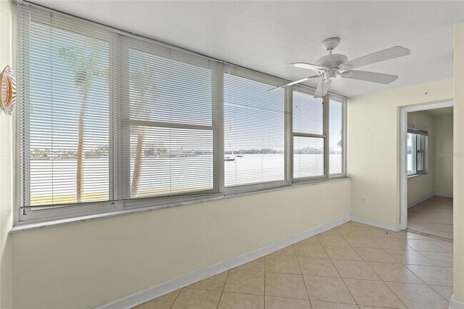 Building Photo - 4775 Cove Cir