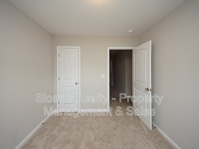 Building Photo - 557 Truman Dr