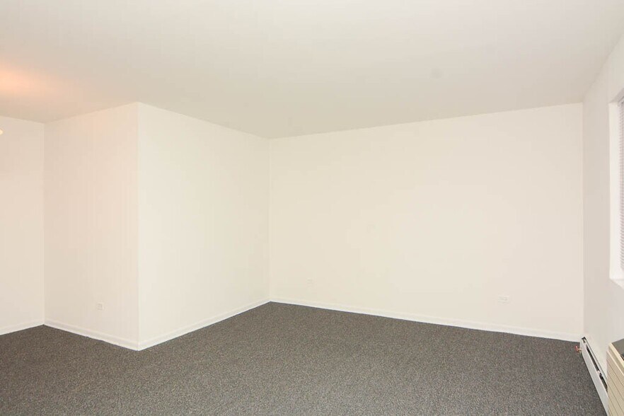 Building Photo - 520 W Aldine Ave