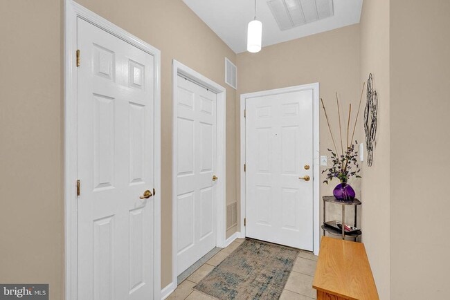 Building Photo - 60 Kyle Way