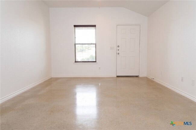 Building Photo - 102 Lost Trl