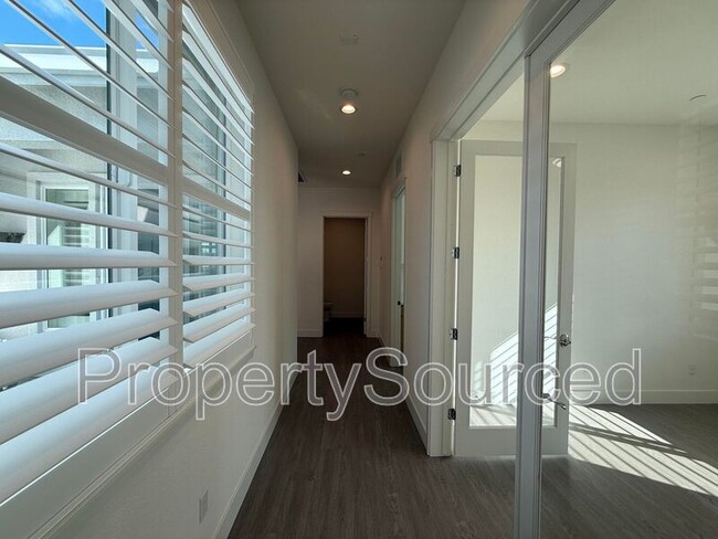 Building Photo - 1136 Crescent Ave