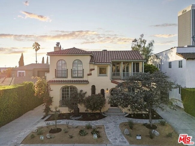 Building Photo - 833 S Curson Ave