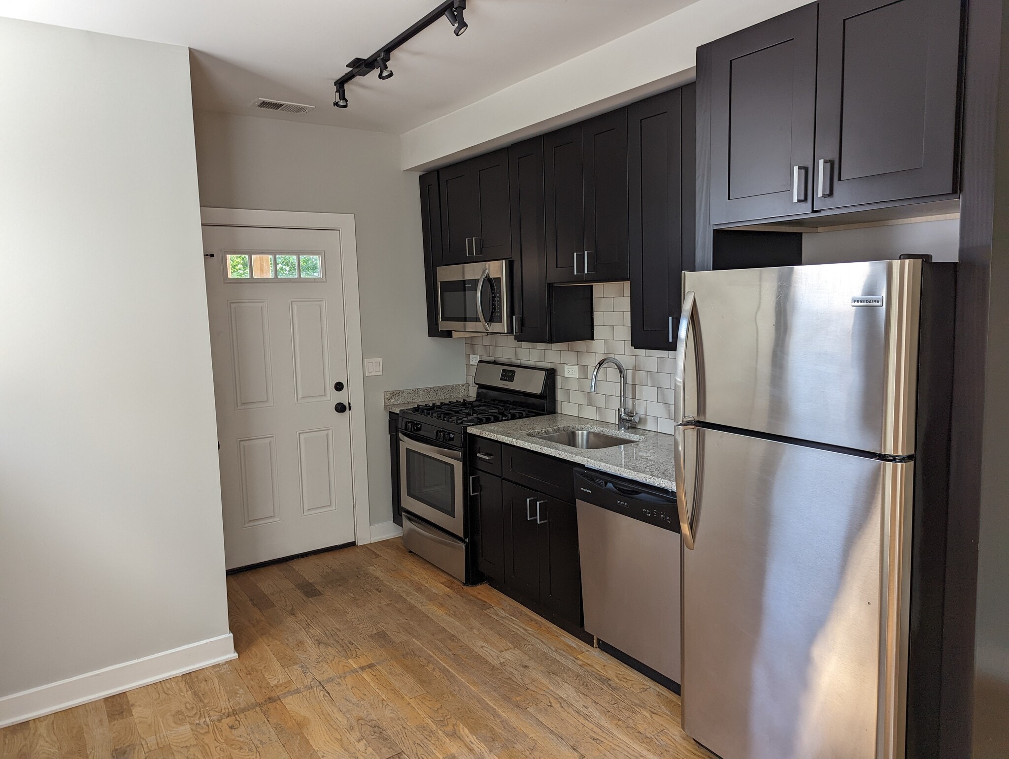 Building Photo - 2203 W Eastwood Ave