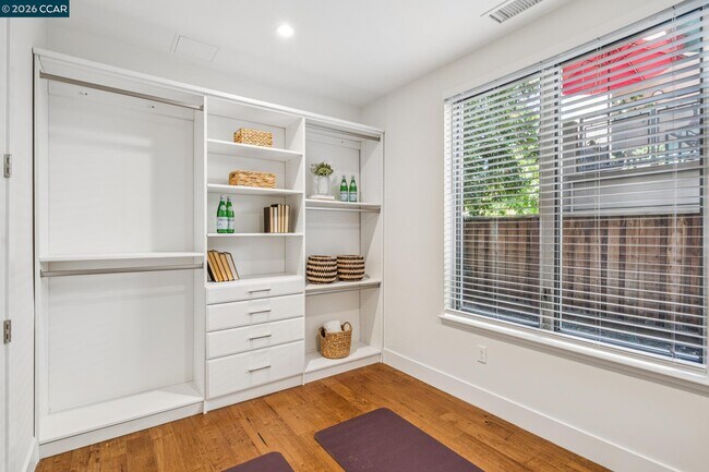 Building Photo - 1756 Cole Ave