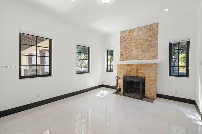 Building Photo - 519 Alhambra Cir