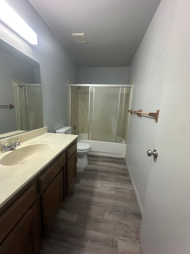 Building Photo - 3 Bedroom / 2 Bathroom Home for Rent $2,295