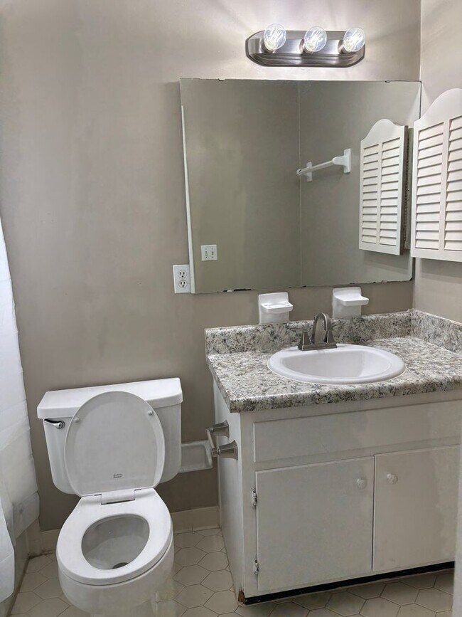 Building Photo - 2 story townhouse near TMH!!!