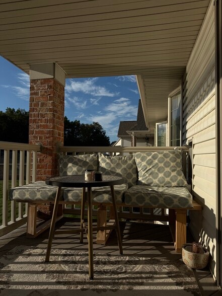 Building Photo - 827 Cheyenne Ave