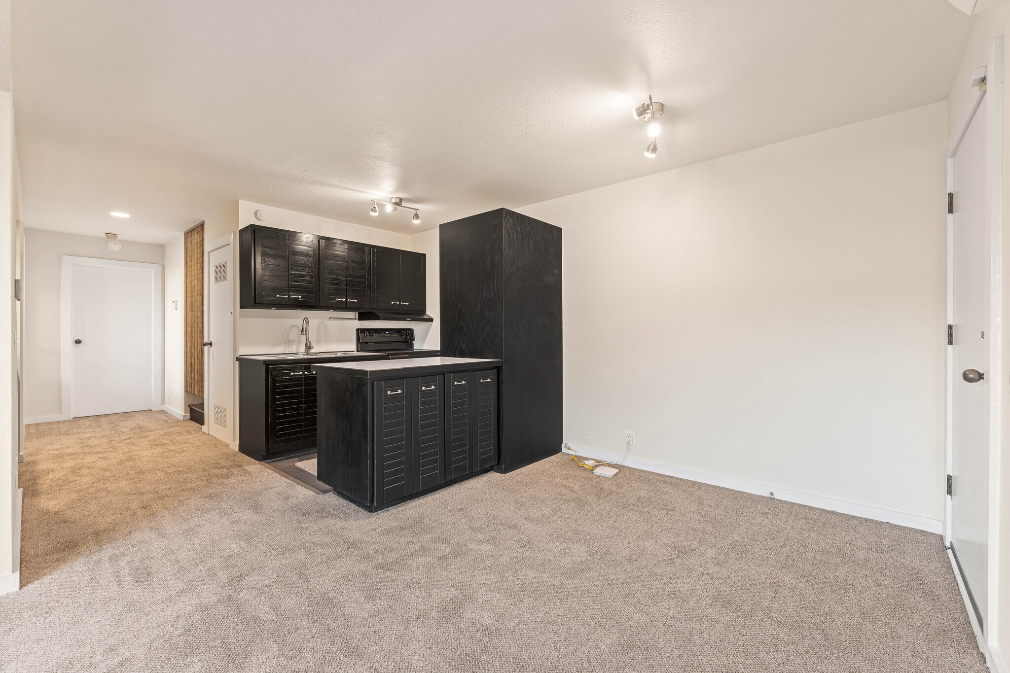 Dining area to kitchn - 1759 Silverwood Ter