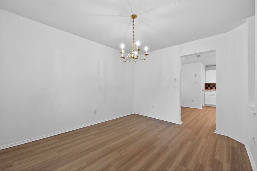 Building Photo - 2125 Elm Falls Pl