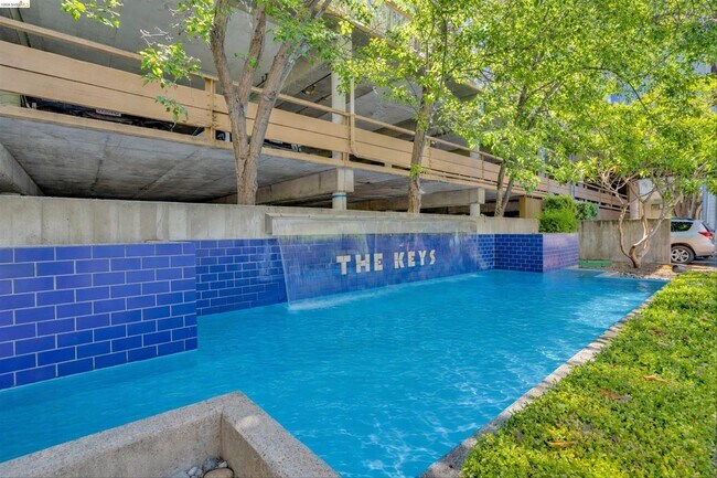 Building Photo - 490 N Civic Dr