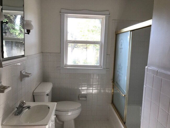 Building Photo - Spacious 3-Bedroom Home in the Heart of Baxter | Basement + Wrap-Around Driveway