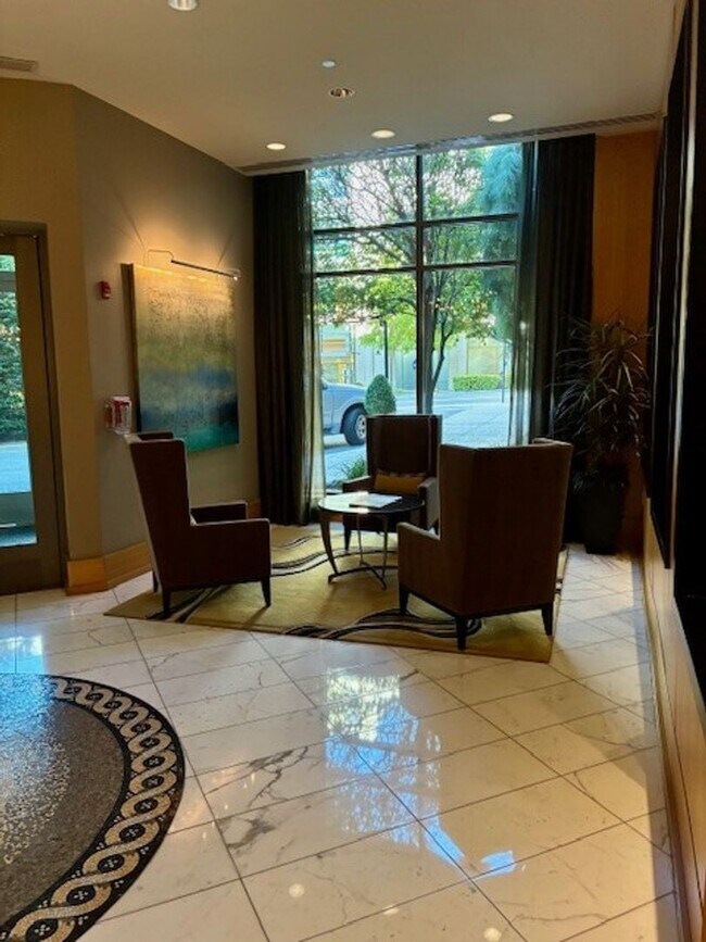 Building Photo - Luxury Condo in National Harbor