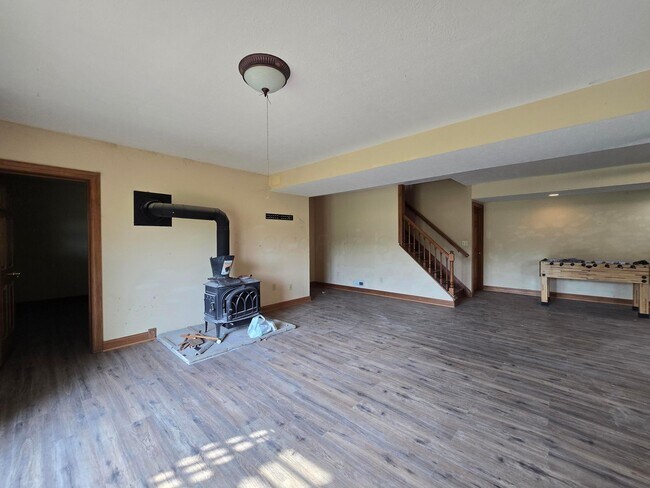 Building Photo - 3034 Russell Rd