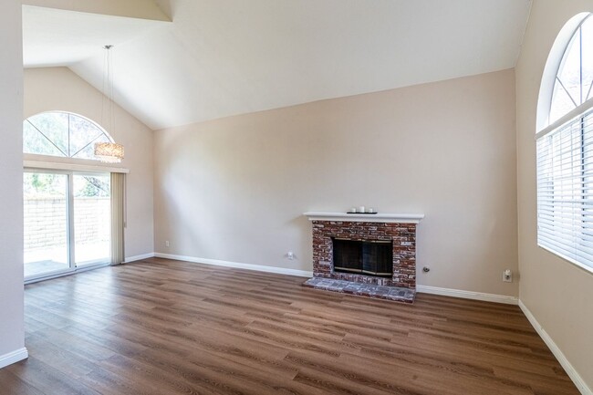 Building Photo - 13564 Cres Hill Dr