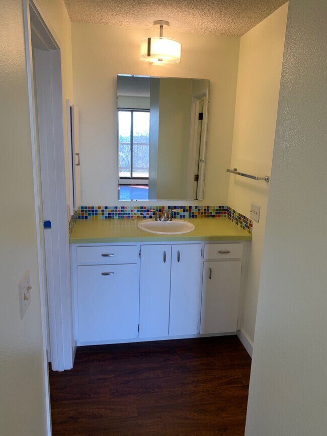 Vanity - 45 Eagle Crest Dr