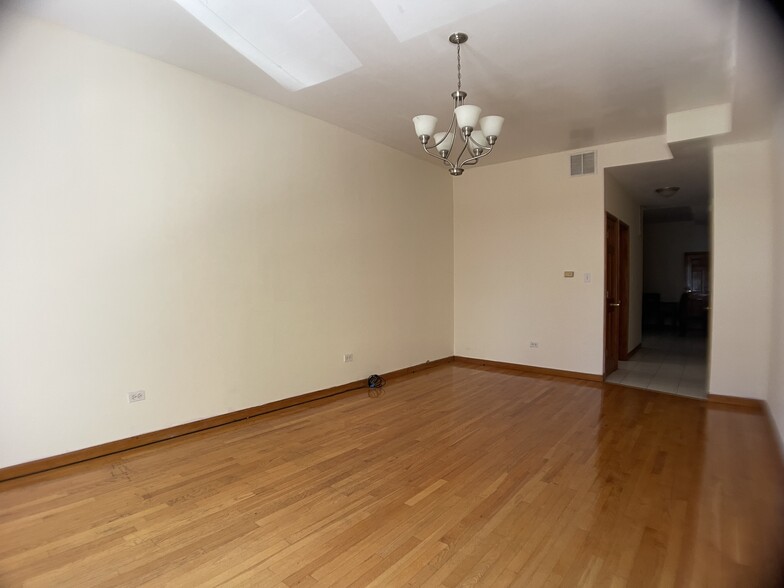 Building Photo - 2856 W Lyndale St