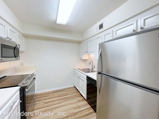 Building Photo - 1 br, 1.5 bath House - 5110 Butter Creek L...