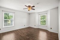 Building Photo - 131 Rivertree Ln