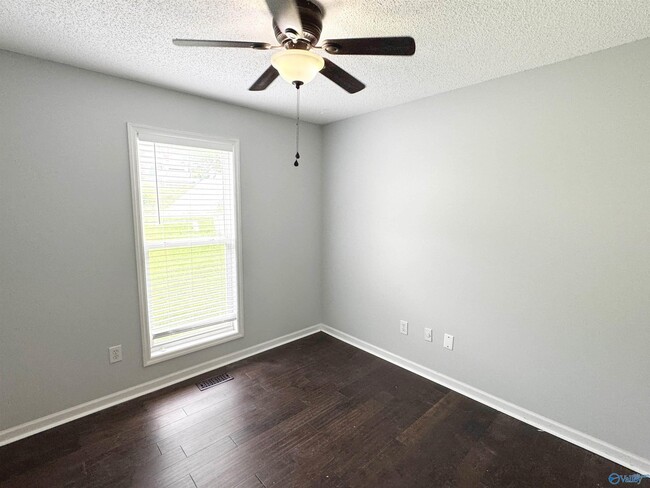 Building Photo - 183 Hollington Dr NE