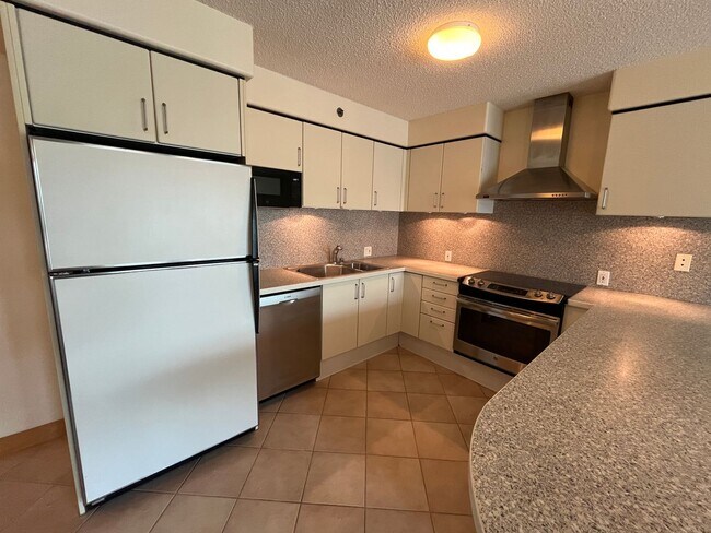 Building Photo - One Archer Lane - 2 bedrooms, 2 full bathr...