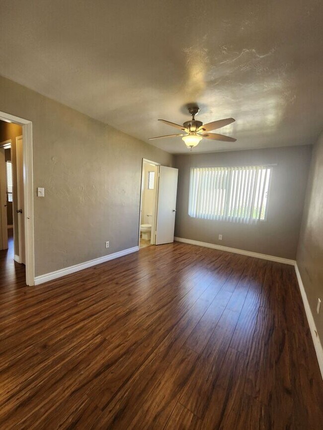 Building Photo - Spacious 2BR Duplex For Rent. Close to Sail Bay and only 6 Blocks to the Beach