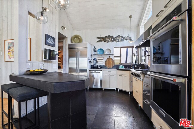 Building Photo - 28036 Sea Ln Dr