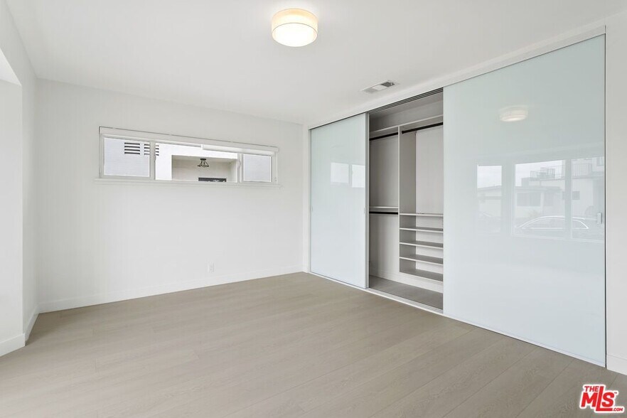 Building Photo - 4444 Don Felipe Dr