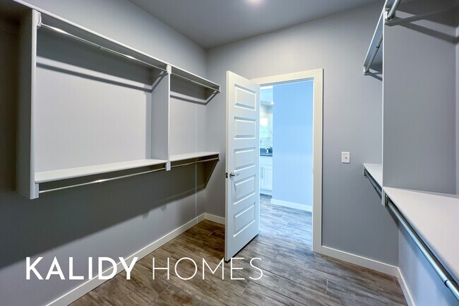 Building Photo - 214 Olde Ml Ct