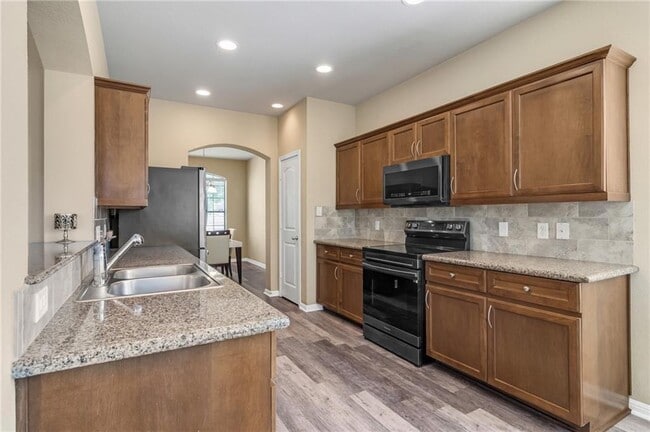 Building Photo - 3418 Castleton Dr