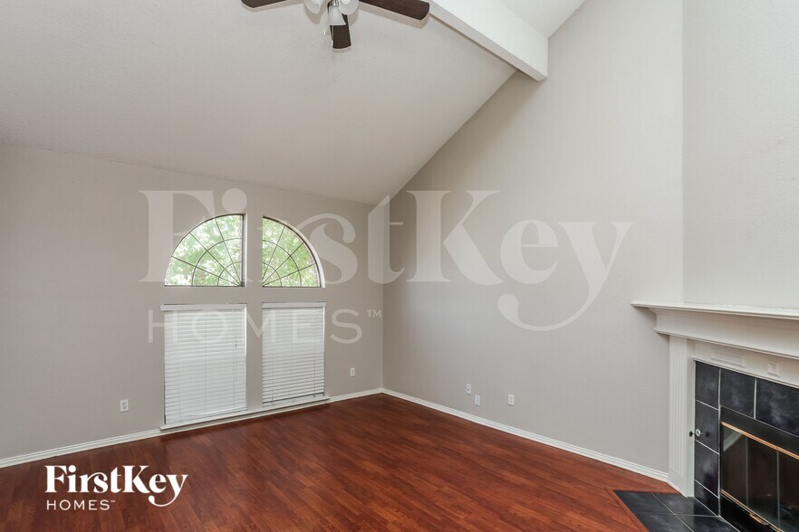 Building Photo - 5902 Silverpoint Ct