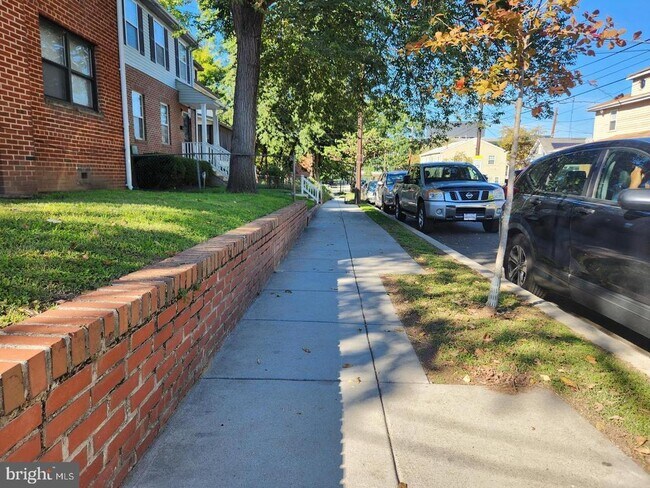 Building Photo - 1126 48th Pl NE