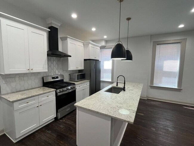Building Photo - "Executive 2-Bedroom Haven with Gleaming Hardwood Floors in St. Louis City – 3852 Juniata Street!...