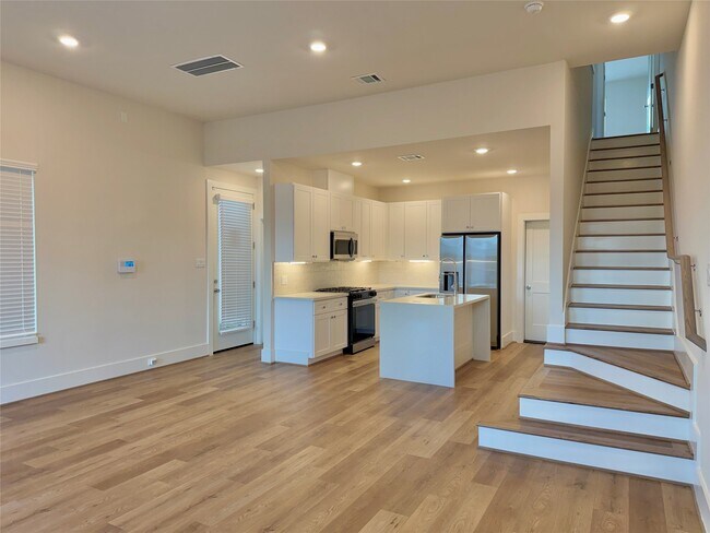 Building Photo - 5624 Bertellis Ln