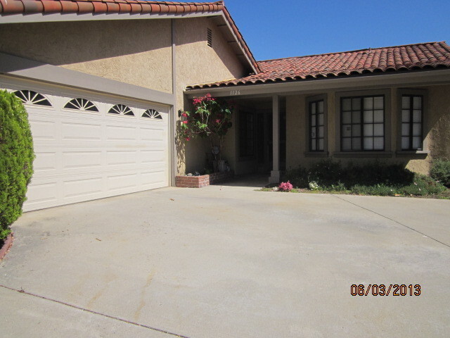 Building Photo - Large 3 Bdrm Escondido