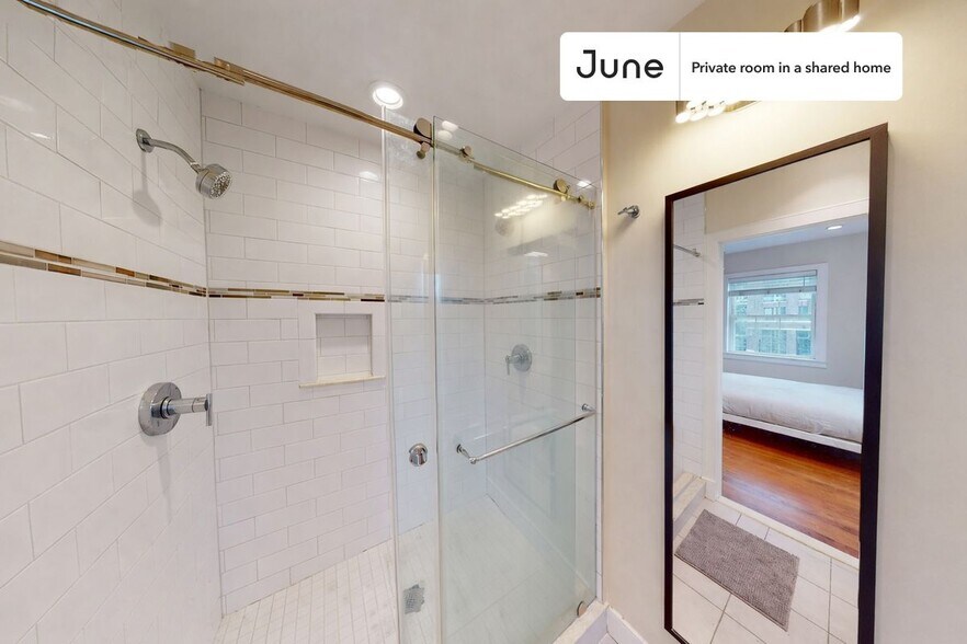Building Photo - Room in Shared 3 bed/3 bath home in Capitol Hill