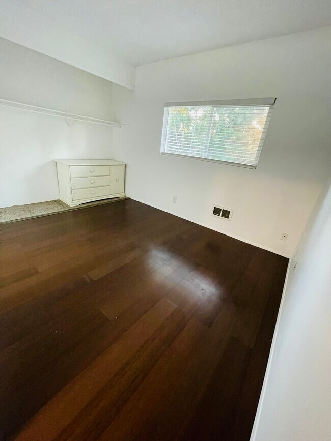 Building Photo - 5810 200th St SW apt D