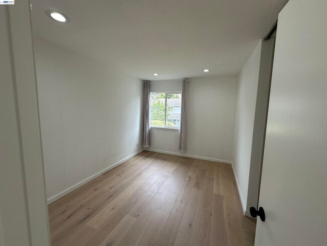 Building Photo - 157 El Dorado Common