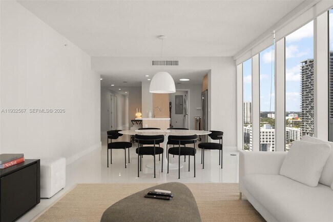 Building Photo - 600 NE 27th St