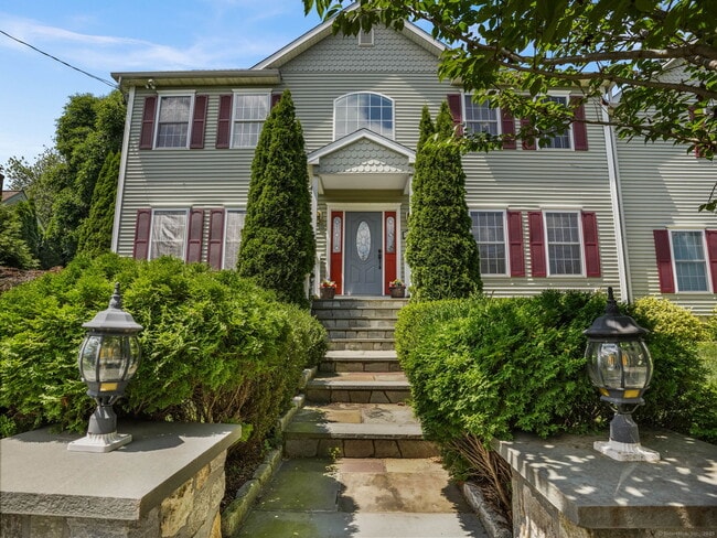 Building Photo - 56 Barholm Ave