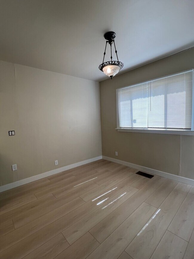 Building Photo - BEAUTIFULLY REMODELED HOME W/ HUGE OUTBUILDING!!