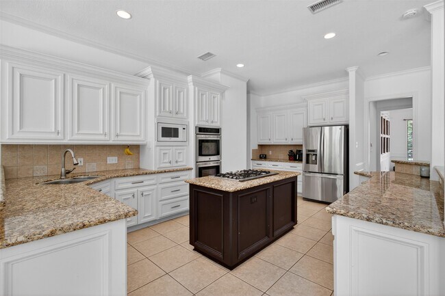 Building Photo - 10626 Crystal Cove Dr