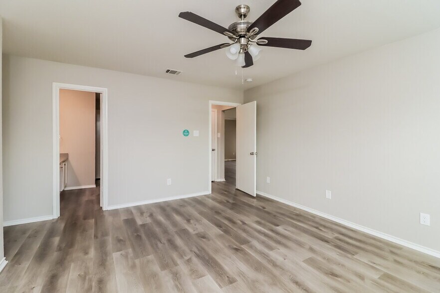 Building Photo - 2105 Pacino Dr