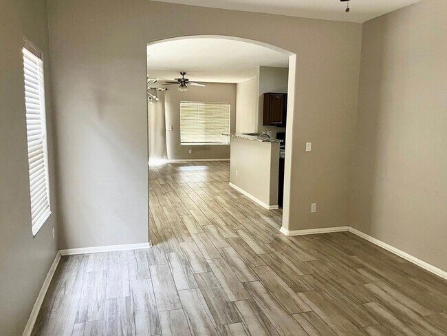 Building Photo - Remodeled Gilbert home