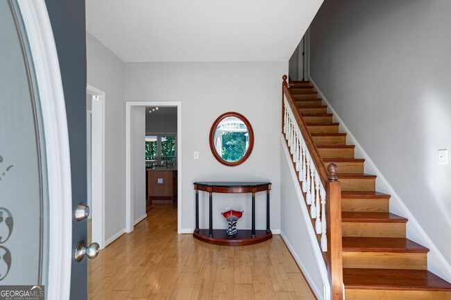 Building Photo - 821 Soaring Dr NE