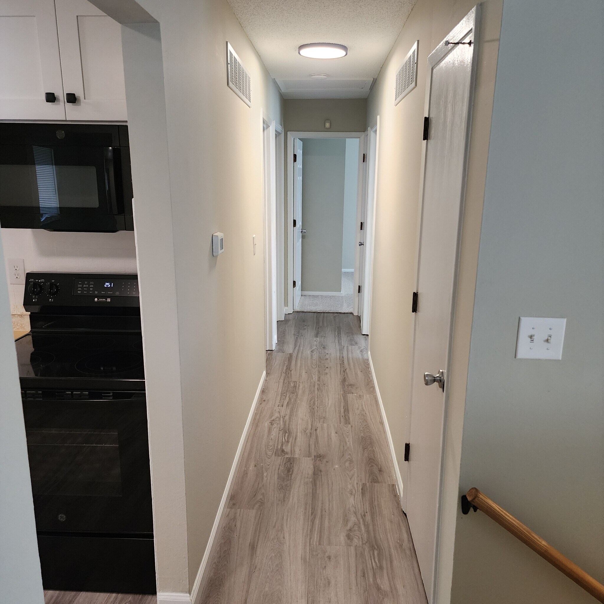 Building Photo - 2573 Millvalley Dr